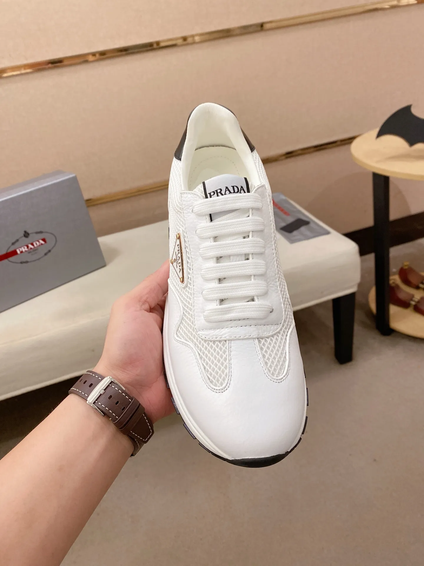 Men's shoes 💰 580💰 ✔️✔️✔️High version High-quality new PRADA (Prada) counters are launched simultaneously, new men's shoes, 😘fabrics are selected from first-layer cowhide fabrics. Lining: Imported cowhide leather lining. 👍🏿High-end☄️Open-molded non-slip rubber outsole, exquisite lines, simple and elegant, comfortable and high-end for leisure travel. Code number: 38 to 45